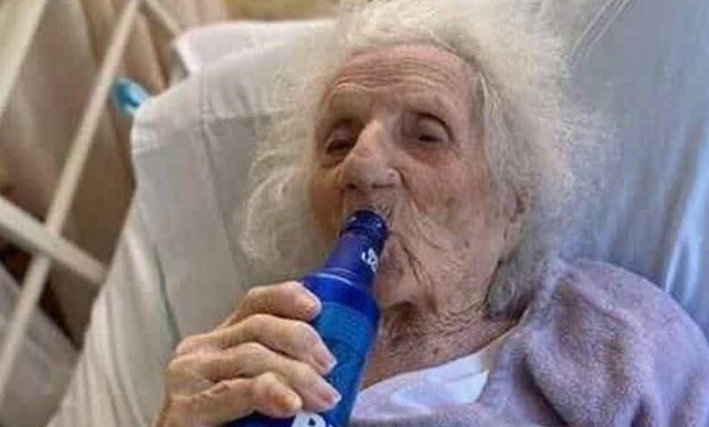 Idosa de 103 anos vence o novo coronavírus nos EUA e comemora pedindo uma cerveja