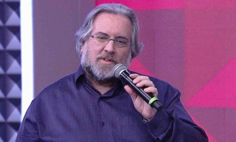 Leão Lobo comenta sobre Rita Cadillac pedir o auxilio emergencial: ‘tem que ganhar mesmo’