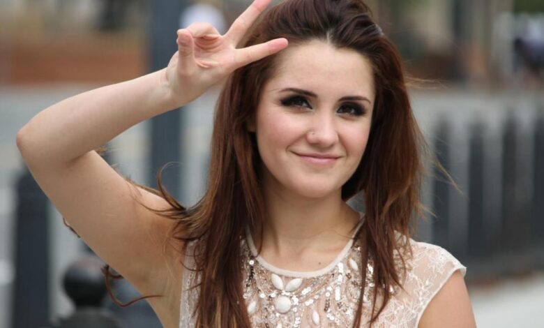 Dulce María é criticada por posicionamento sobre protestos antirracistas e rebate fã