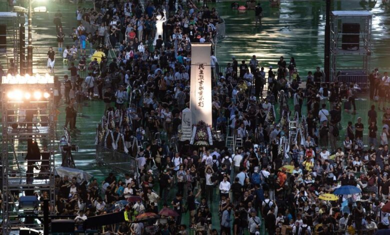 Apesar de ordens do governo, população de Hong Kong lembra 30 anos de massacre em Pequim