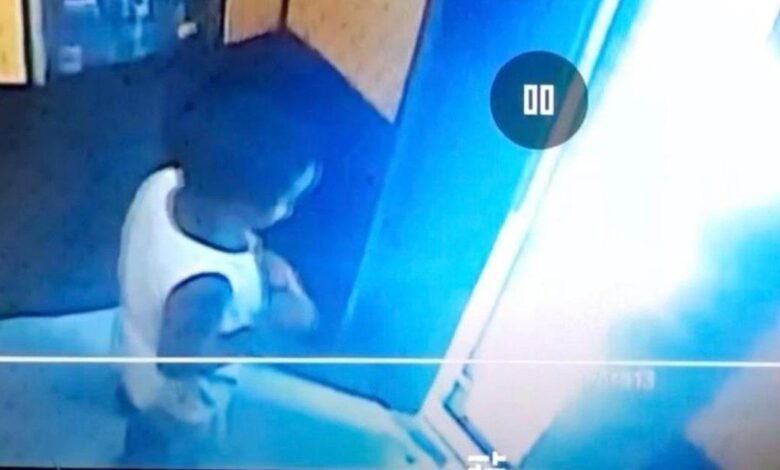 Vídeo mostra patroa deixando sozinho em elevador menino que morreu ao cair do nono andar em PE