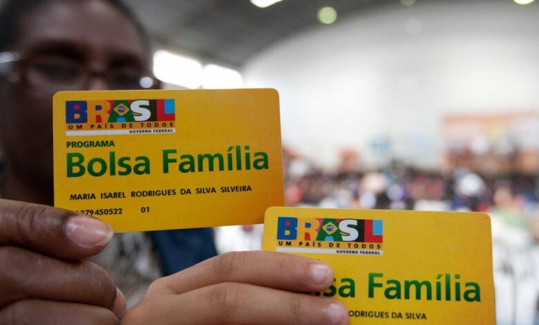 Governo Federal desiste de transferir verba do Bolsa Família para propaganda