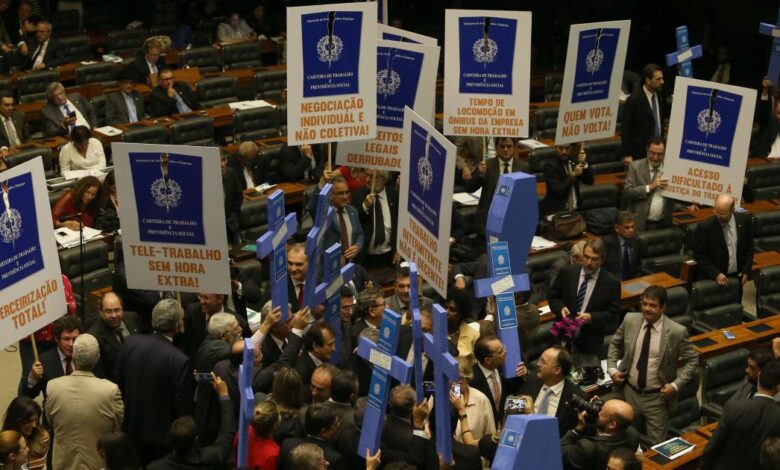 Oposição obstrue acordo individual trabalhista previsto em MP