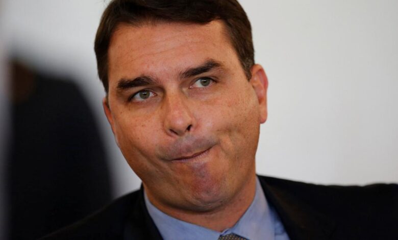 PM alega que recebeu R$ 16,5 mil de Flávio Bolsonaro ‘em dinheiro’