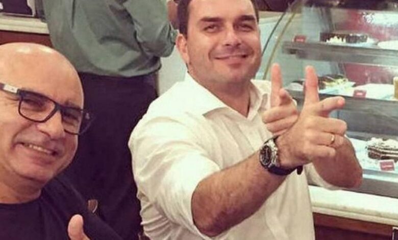 Fabrício Queiroz, ex-assessor de Flávio Bolsonaro, é preso em Atibaia (SP)