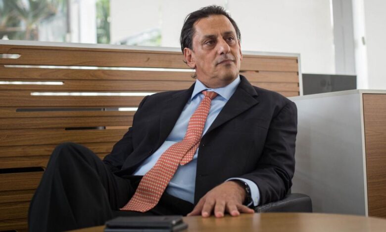 Flávio Bolsonaro declara que Frederick Wassef não é mais seu advogado de defesa