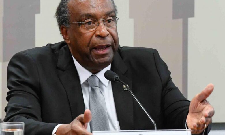 FGV afirma que Decotelli não foi professor na instituição