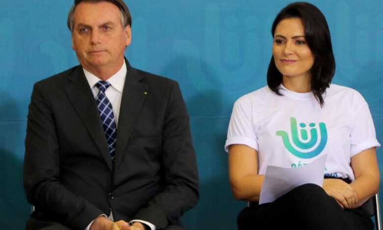 Michelle Bolsonaro diz que testes de coronavírus dela e das filhas resultaram negativo