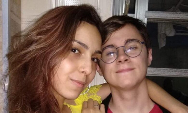 Namorada de Rafael Miguel faz homenagem a sogro morto e ignora pai