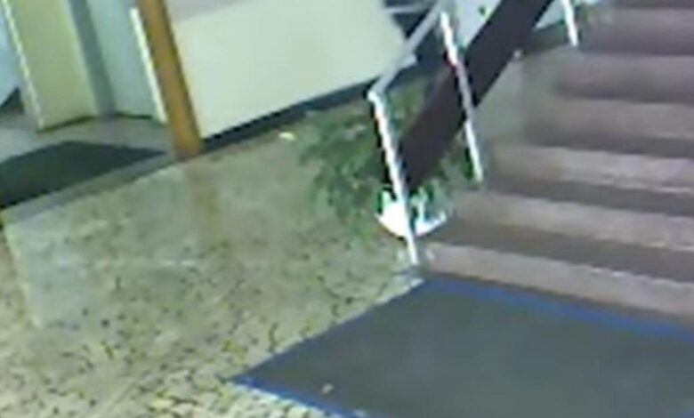 Homem é morto a tiros em SP após invadir unidade da PM com arma falsa