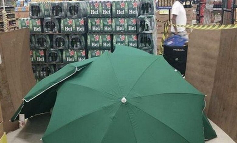 Funcionário de supermercado morre em PE, corpo é coberto e loja continua aberta ao público