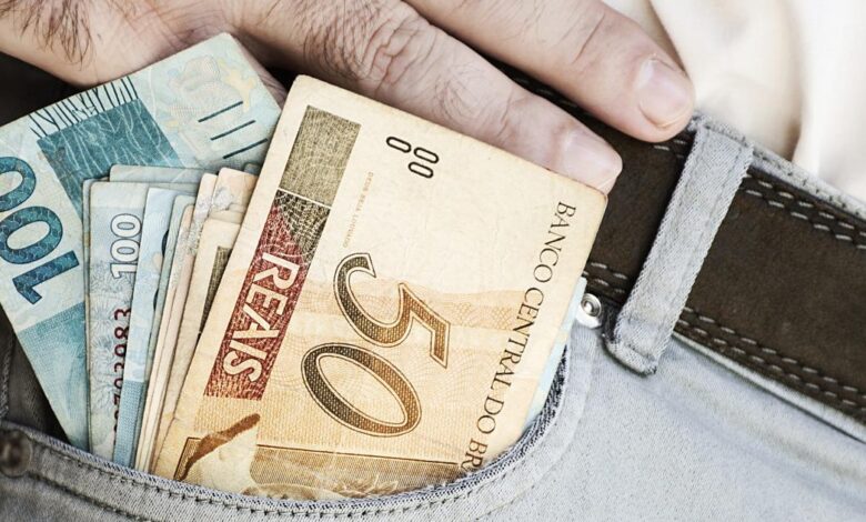 Salário mínimo é estipulado em R$ 1.067 pelo projeto do Governo em 2021