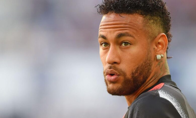 Neymar contrai coronavírus e fica fora da estreia do PSG, diz jornal francês