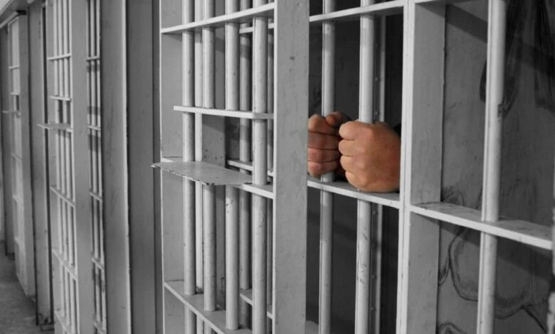 Ex-PM é preso suspeito de abusar da própria filha dos 10 aos 18 anos