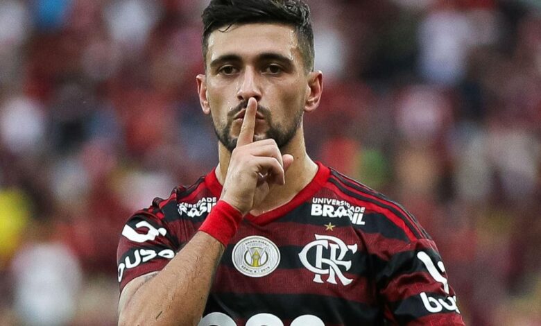 10 jogadores que poderiam substituir Messi no Barcelona, segundo jornal