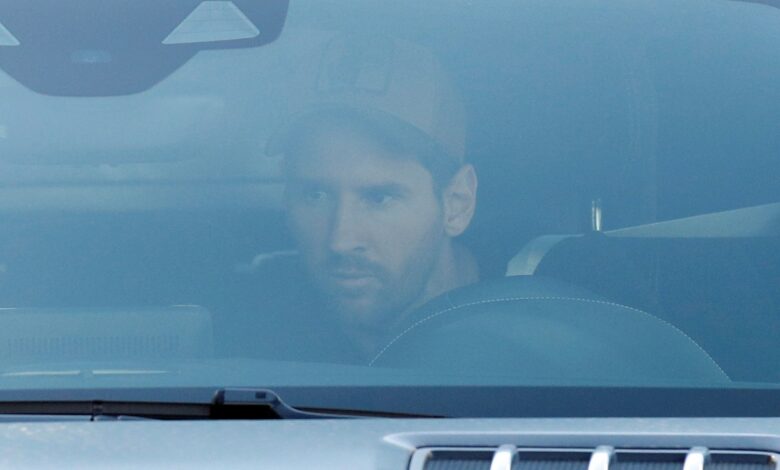 Messi se reapresenta ao Barcelona após tentativa frustrada de sair
