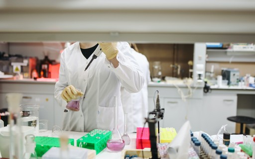 Farmacêuticas vão fazer declaração comprometendo-se a garantir a segurança de vacina contra covid-19