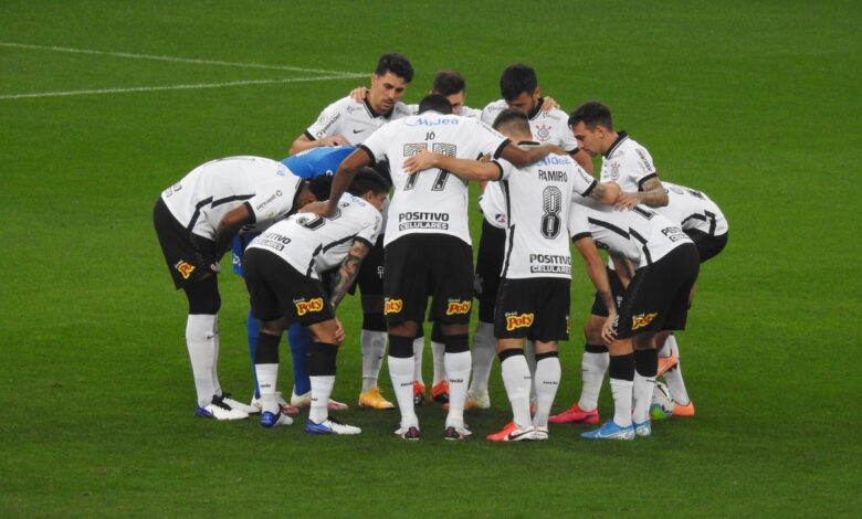 Corinthians espera mais de R$ 140 milhões de “socorro” e deve quitar parte dos salários nesta terça