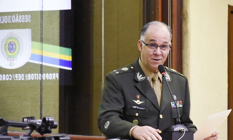 General Sydrião, chefe do Centro de Inteligência do Exército, morre de Covid-19 em Brasília