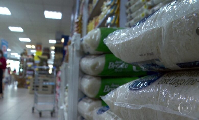 Bolsonaro apela a comerciantes para conter preço do arroz, e ministra diz que produto ‘não vai faltar’
