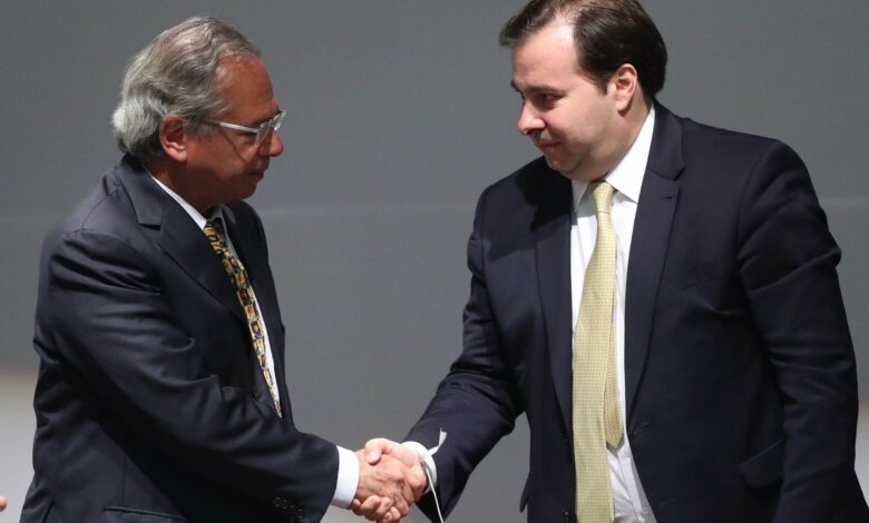 Guedes diz que ‘desalinhamento’ com Maia é natural e que base do governo permite a ele ‘dormir mais tranquilo’