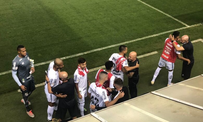 Ao som de “Vou Festejar”, Santos provoca Sampaoli após vitória sobre Atlético-MG; vídeo