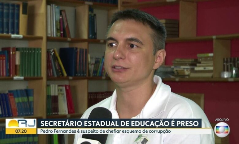 Pedro Fernandes, secretário estadual de Educação do RJ, é preso; ex-deputada Cristiane Brasil é procurada
