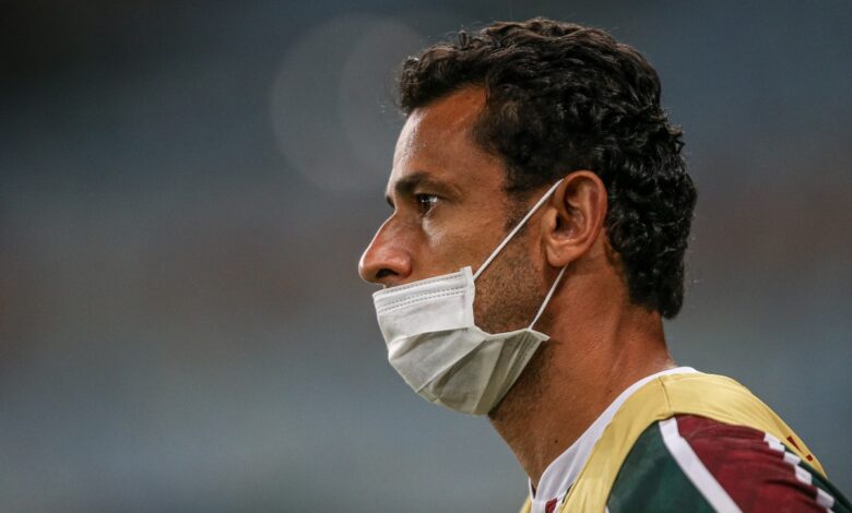 Fred, do Fluminense, testa positivo para Covid-19
