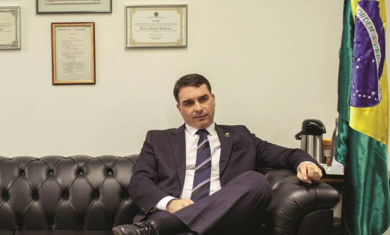 MP detectou R$ 2,7 milhões em dinheiro vivo nos negócios de Flavio Bolsonaro