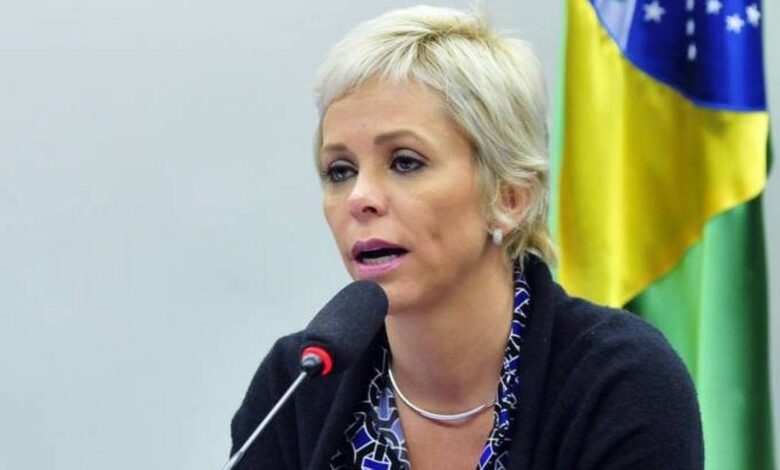Após ter prisão decretada, Cristiane Brasil se apresenta à polícia: ‘Só empobreci na política’