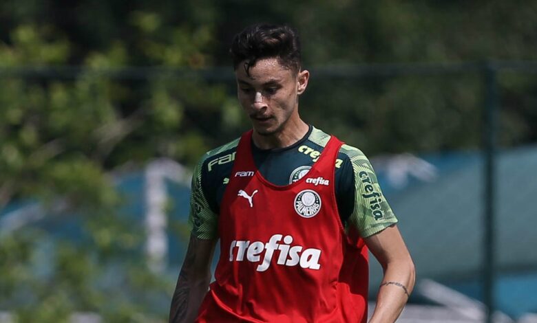 Foto de Diogo Barbosa no CT do Grêmio vaza antes de anúncio da contratação
