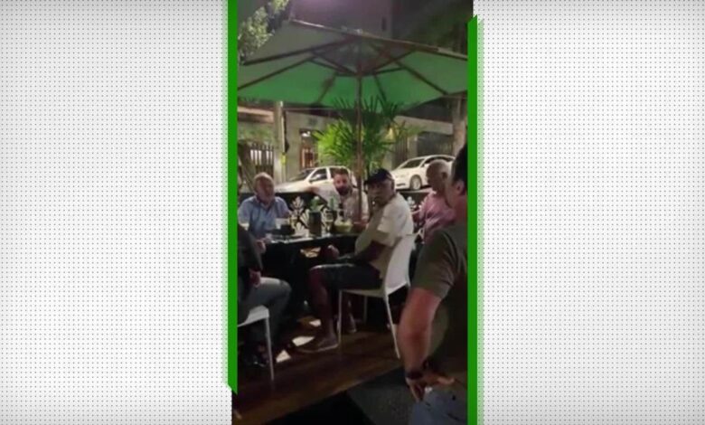 Wagner Pires de Sá, ex-presidente do Cruzeiro, é hostilizado por grupo em bar de Belo Horizonte