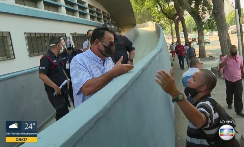 Médicos do INSS não retornam no RJ, e perícia nos postos é suspensa; agência da Praça da Bandeira atrasa abertura e tem filas