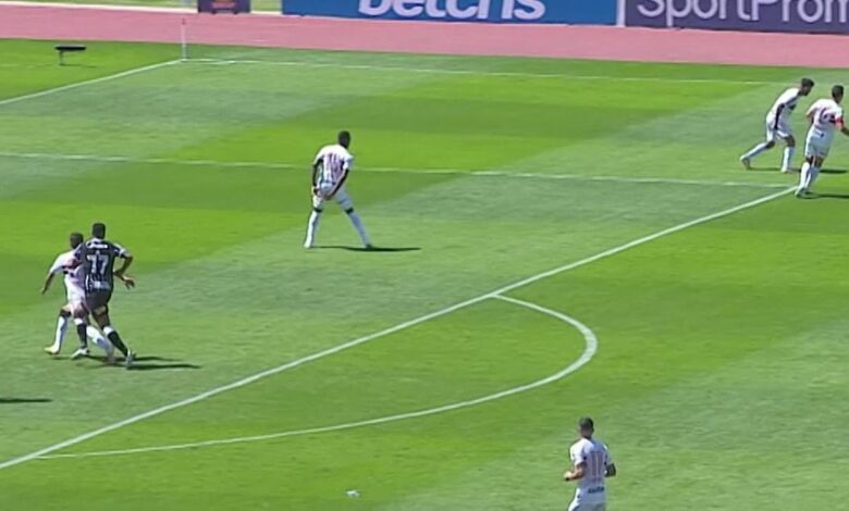 Jô, do Corinthians, é punido com dois jogos de suspensão por “ato hostil” contra atleta do São Paulo