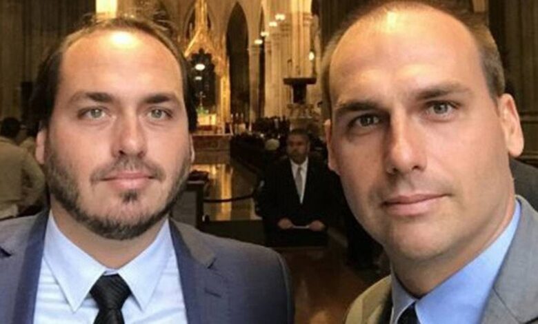 PF intima Carlos e Eduardo Bolsonaro para depor sobre atos antidemocráticos