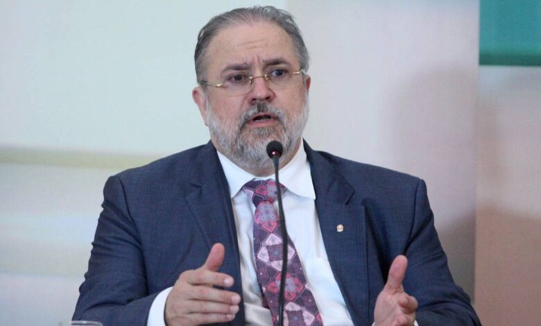 Aras recomenda ao STF rejeitar ação contra foro privilegiado de Flavio Bolsonaro