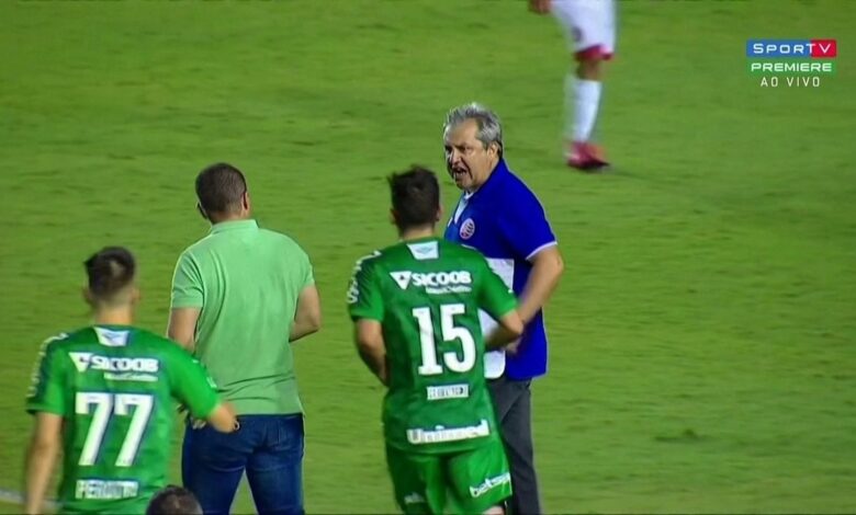 Técnicos de Náutico e Chape, Kleina e Louzer discutem após jogo e depois fazem as pazes; vídeo