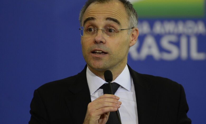 Internado desde domingo, ministro da Justiça, André Mendonça, tem alta do hospital