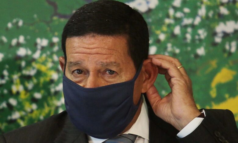Mourão defende que dados de queimadas passem por ‘ajustes e correções’ para que informação seja a ‘expressão da verdade’