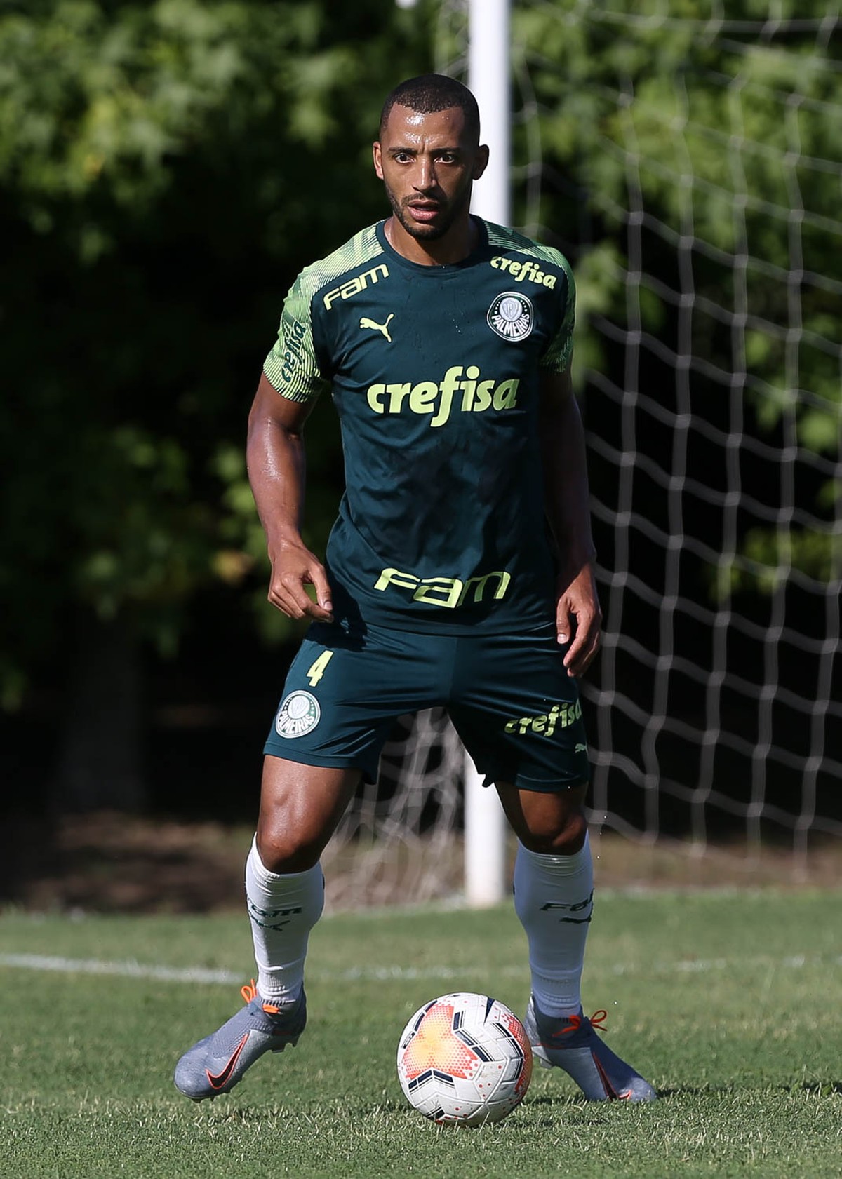 Palmeiras recebe proposta e negocia venda de Vitor Hugo a clube da Turquia