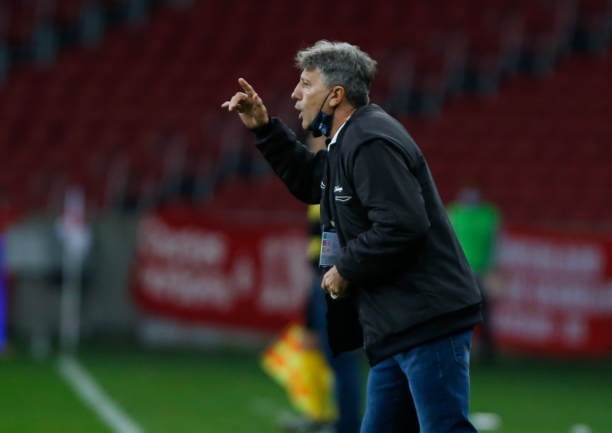 Renato desabafa após vitória no Gre-Nal e “agradece” manchetes contra o Grêmio
