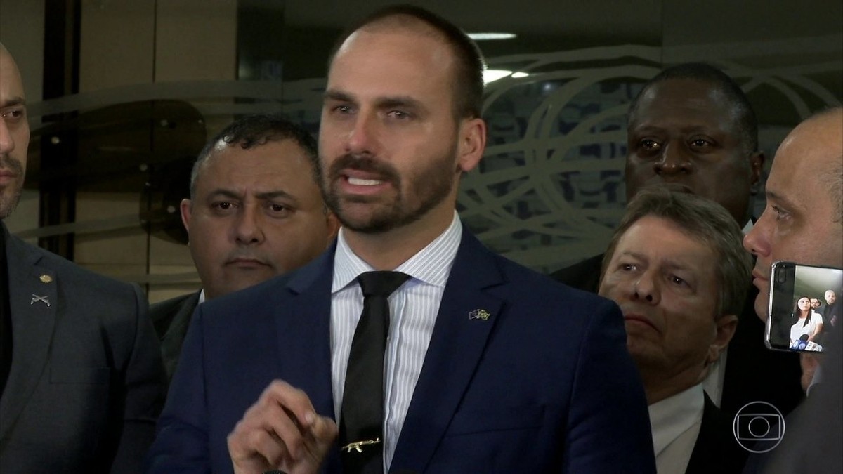 Levantamento em cartórios revela compras de imóveis por filhos de Bolsonaro com dinheiro vivo