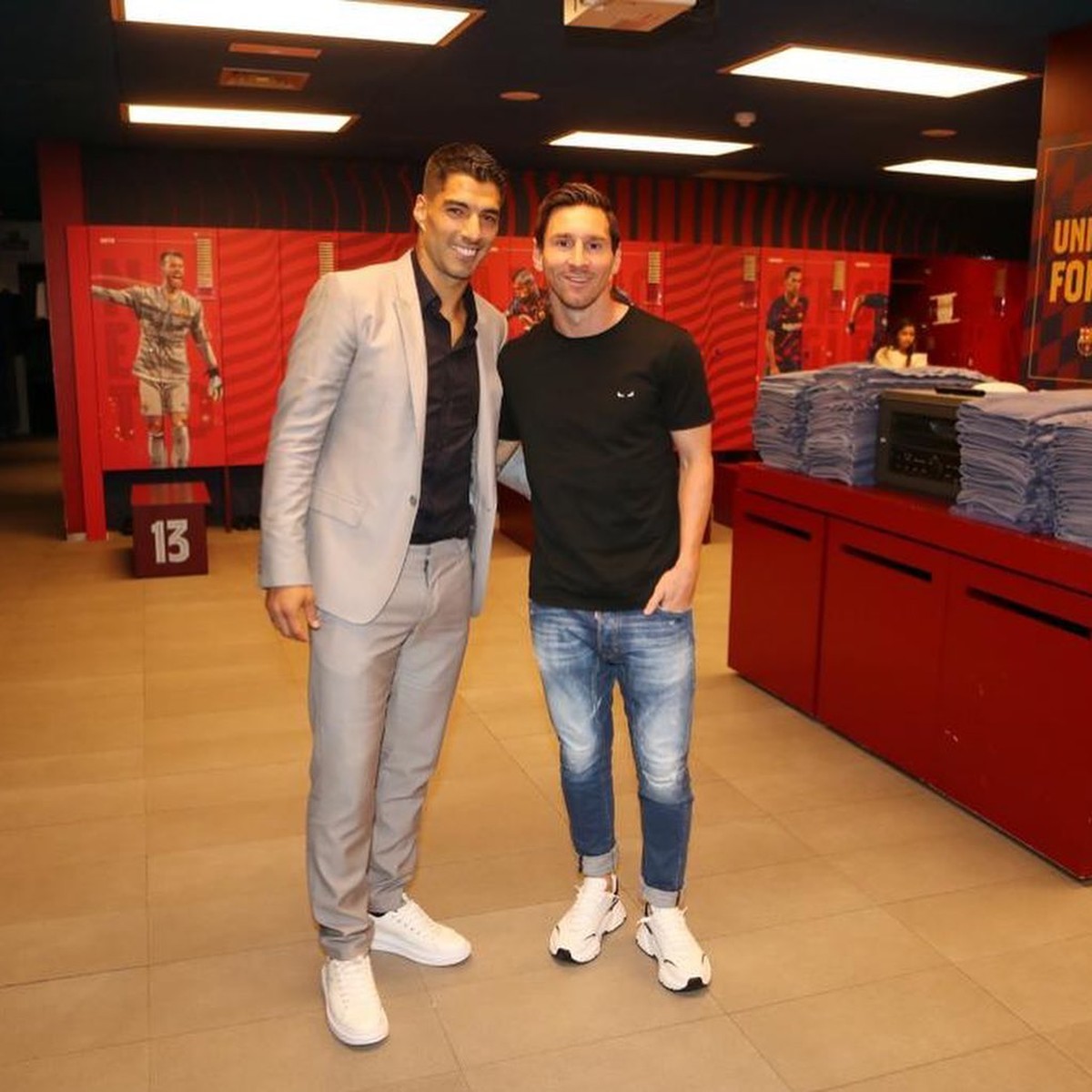 Messi faz homenagem a Suárez e critica o Barcelona: “Não merecia que te expulsassem”