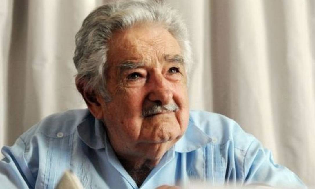 Mujica anuncia saída da política por sofrer de doença imunológica crônica