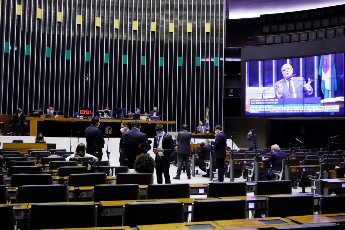 Bolsonaro troca vice-líderes do governo na Câmara